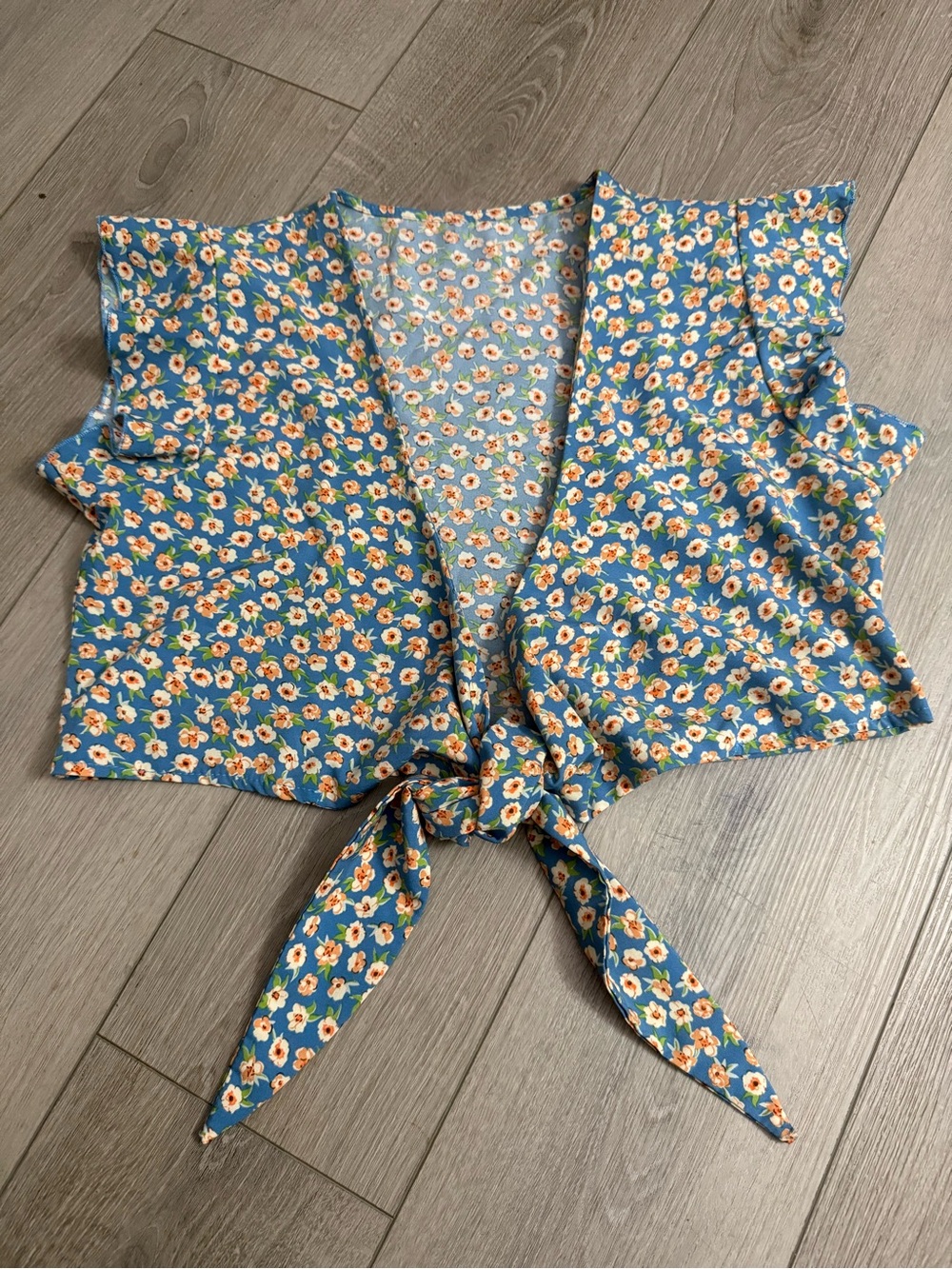 SHEIN Cropped Blue Floral Tie-Front Top size L